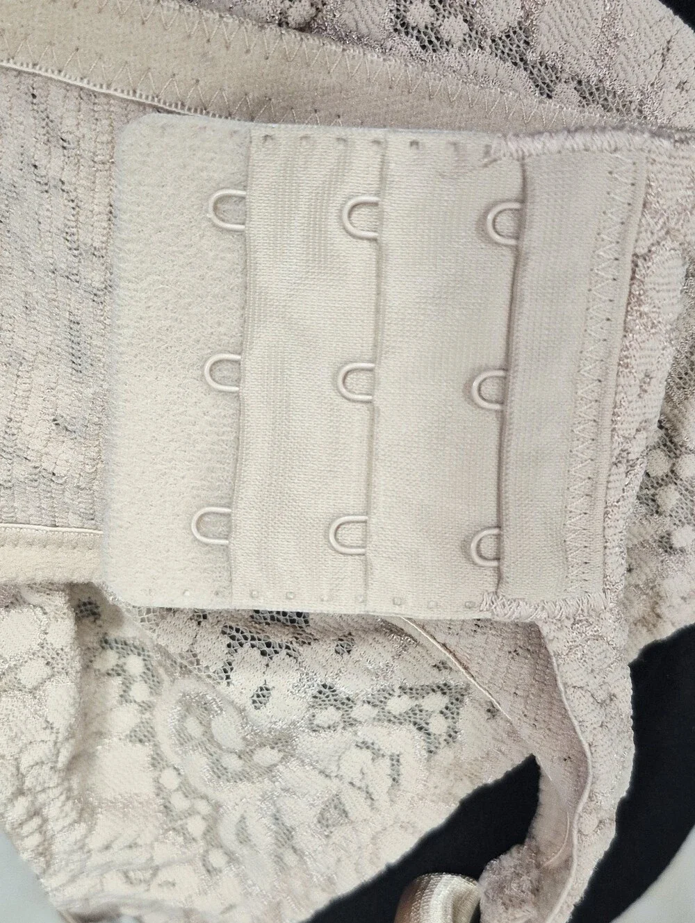 32D Wacoal 65547 Full Figure Halo Lace Underwire Bra Beige‎